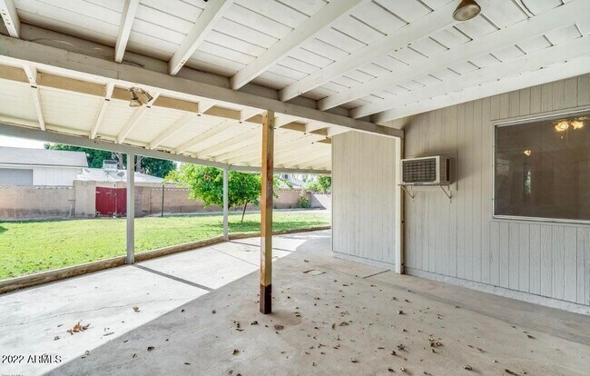 Building Photo - 4733 E Wilshire Dr