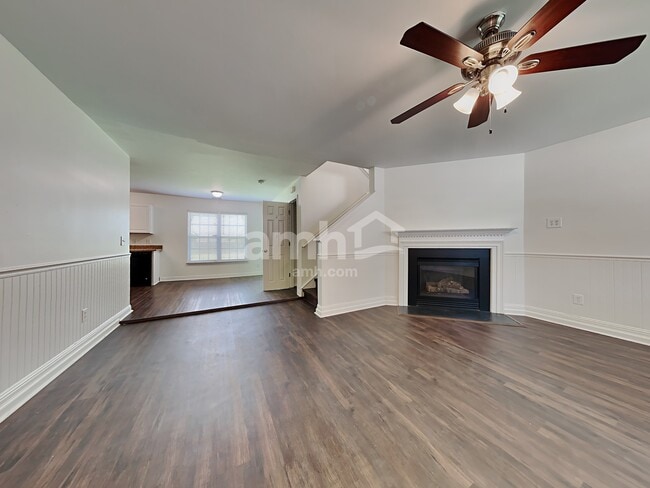 Foto del edificio - 122 Towering Pine Dr