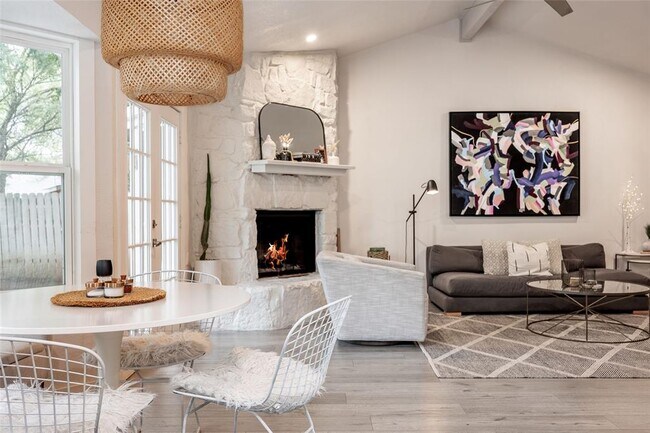 Foto del edificio - 4601 Candletree Ln