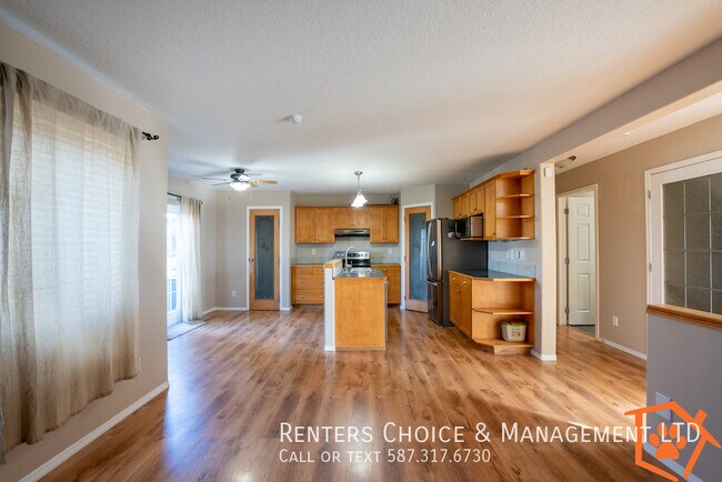 Photo du bâtiment - Cat Friendly Executive Home with Garage in...