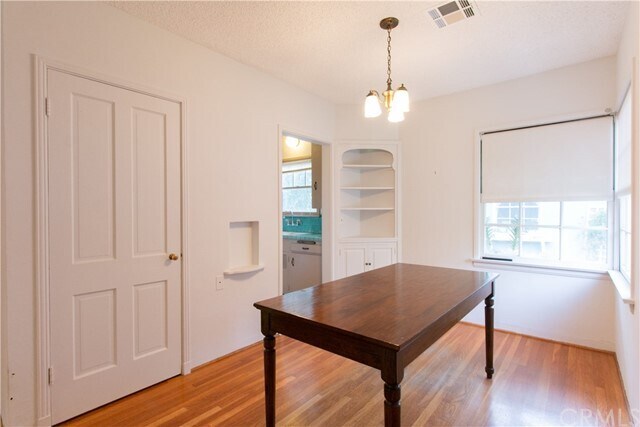 Building Photo - 535 N Yale Ave