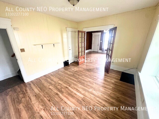 Foto del edificio - 2 bedroom, 1 bath unit in Akron!