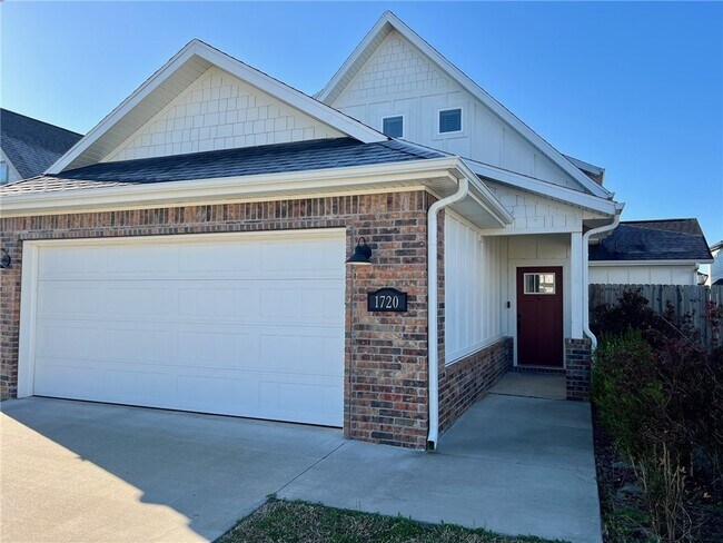 Foto del edificio - 1720 W Broadway Pl