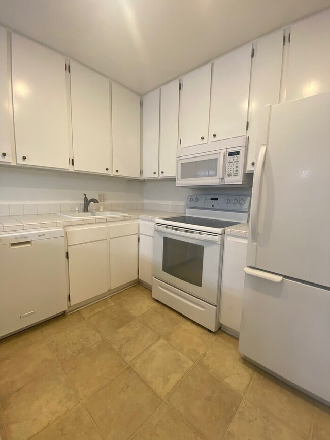 Building Photo - 613 Woodside Sierra