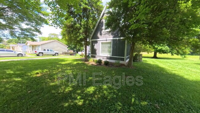 Building Photo - 504 Willow Ln
