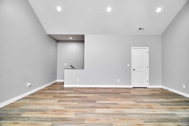 Building Photo - 415 Dequincy St