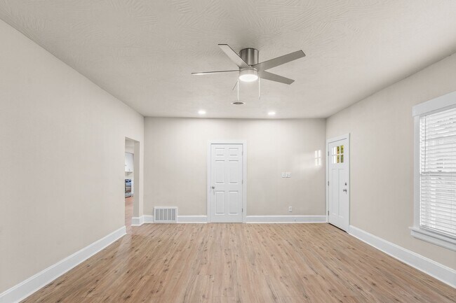 Foto del edificio - Available May 15!