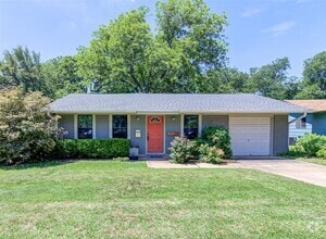 Building Photo - 807 Hill Wood Dr