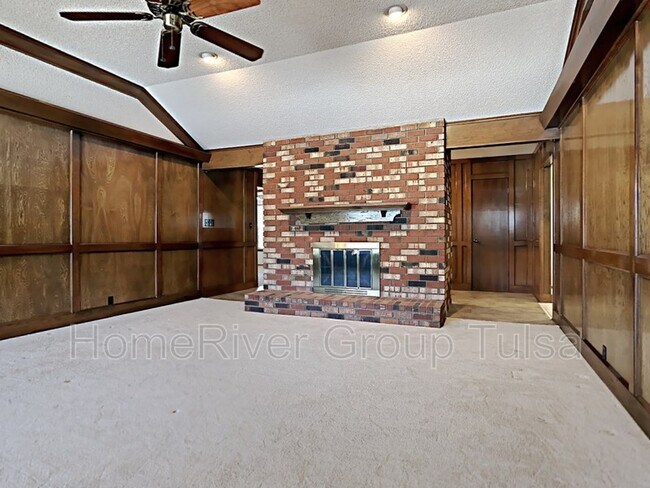 Building Photo - 9736 S Braden Ave