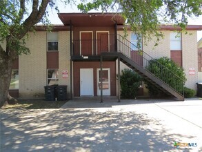 Building Photo - 1602 Benttree Dr