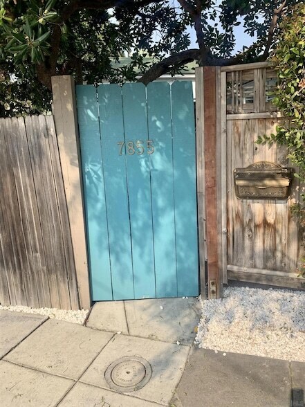 Foto del edificio - 7855 Exchange Pl