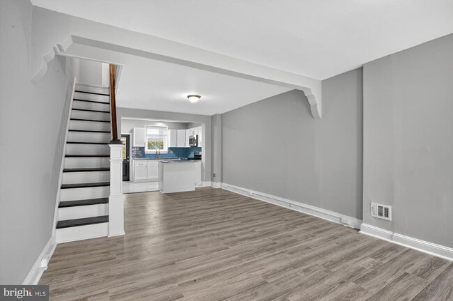 Building Photo - 116 McClellan St