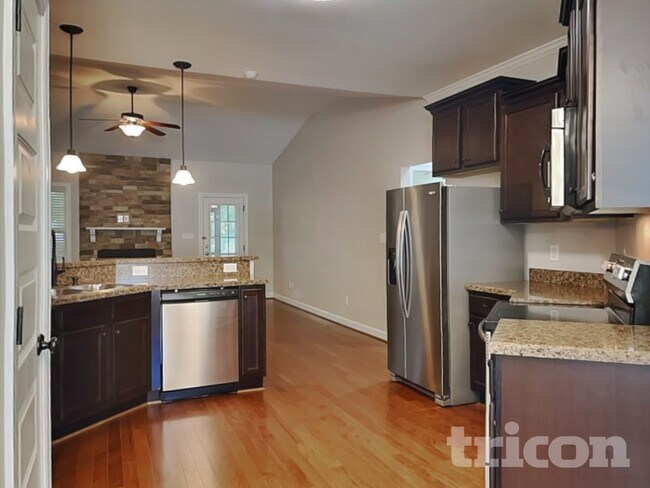 Foto del edificio - 102 Pinewinds Ct