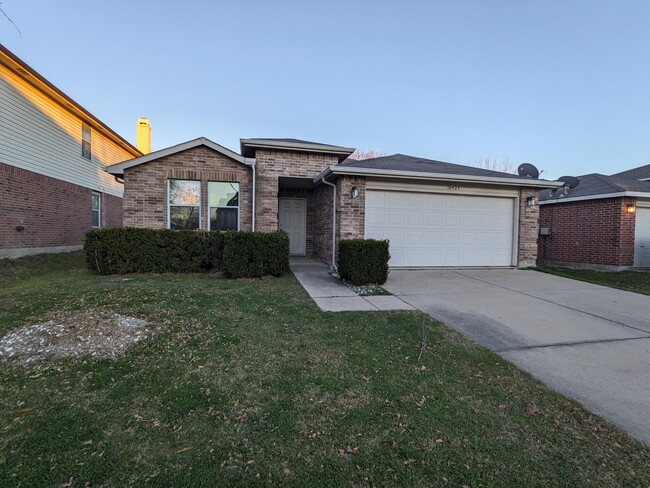 Photo - 16424 Red River Ln (Justin, TX) House
