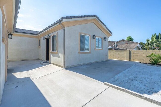 Foto del edificio - Brand New ADU, 3 bed 2.5 bath available no...
