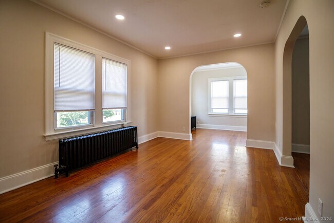 Foto del edificio - 1175 New Britain Ave