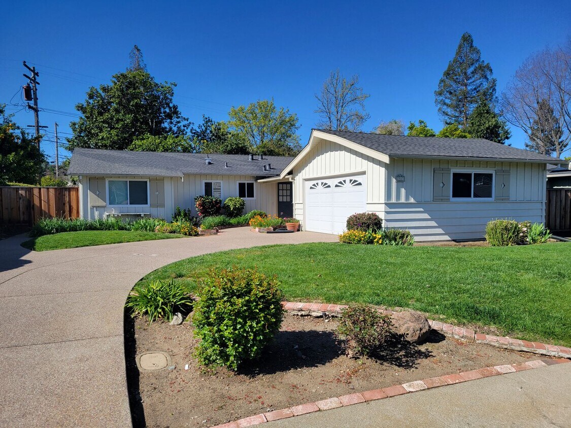 Primary Photo - Charming Single Level Home in Northgate Area
