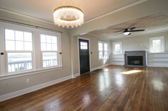 Building Photo - Stunning 3-Bedroom Home with Bonus Finishe...