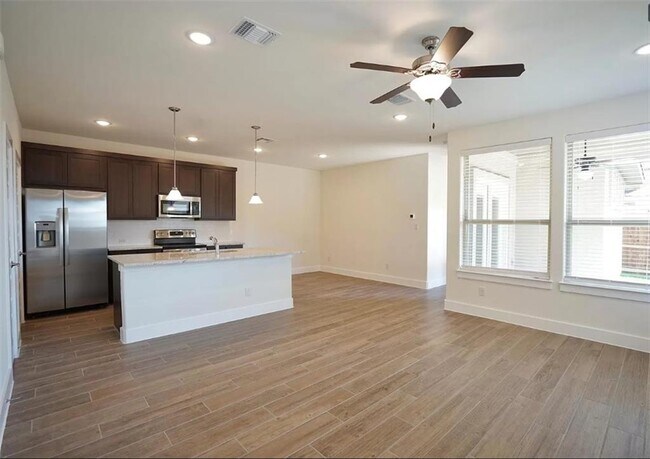 Foto del edificio - 637 Parkline Dr