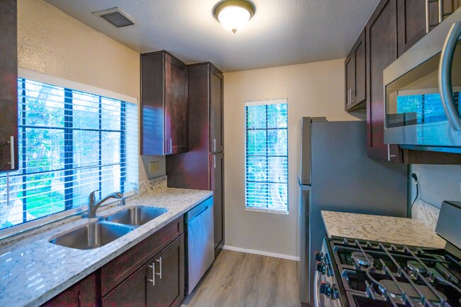 Foto del edificio - 8538 Summerdale Rd
