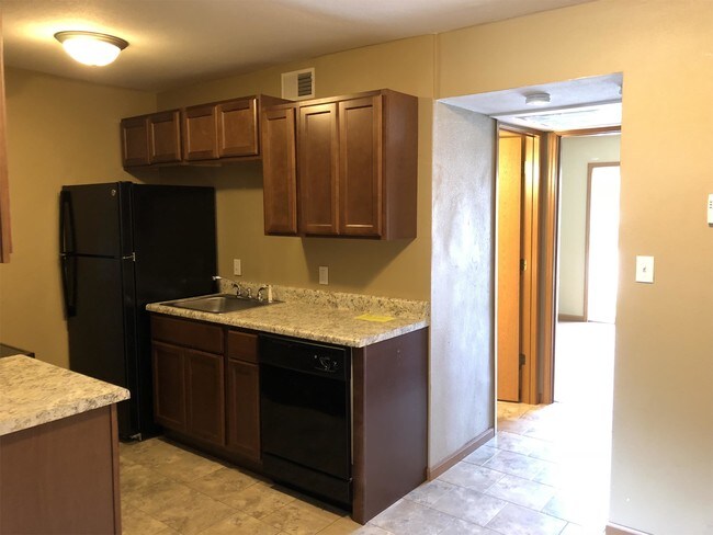 Building Photo - 305 Baltes Dr