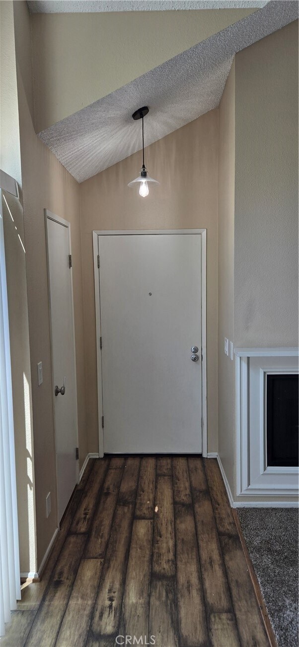 Foto del edificio - 26914 Rainbow Glen Dr