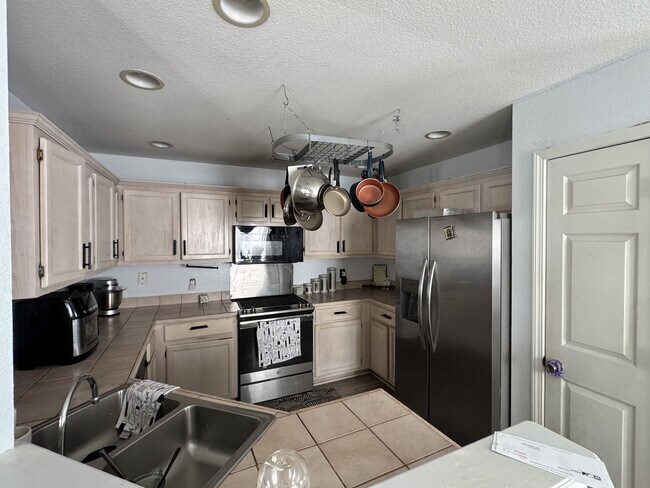 Foto del edificio - 11065 Oakcrest Dr