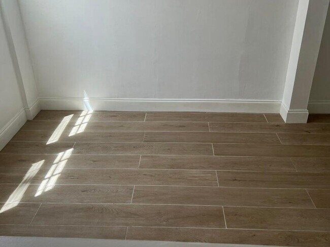 Foto del edificio - 407 S Lakeside Dr