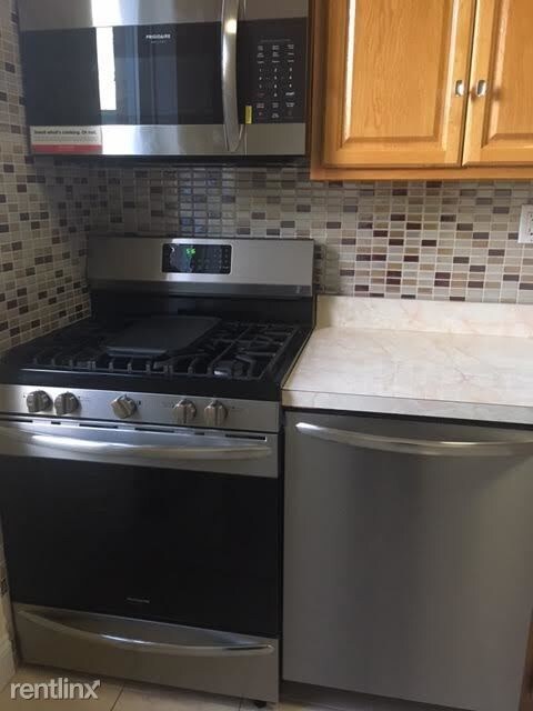 Building Photo - 3 br, 1 bath  - 3356 10th St