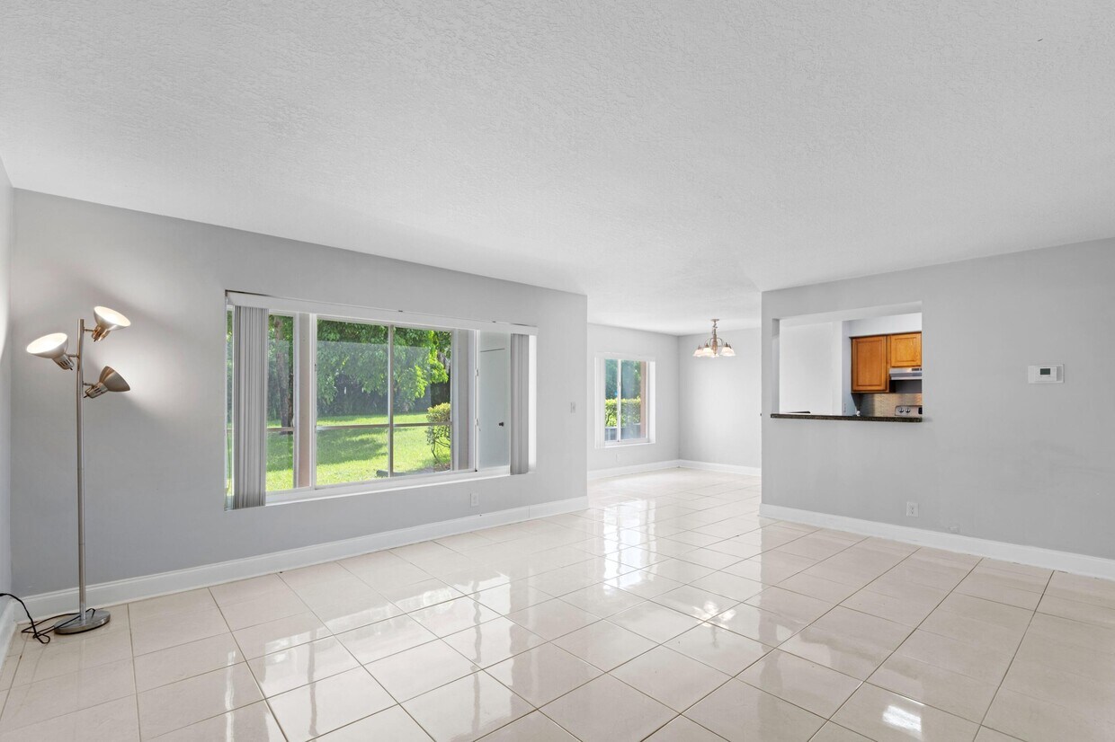 Foto principal - 815 Boynton Beach Blvd