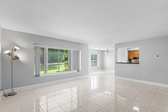 Building Photo - 815 Boynton Beach Blvd