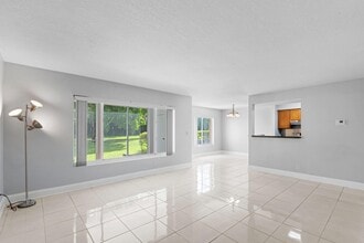Building Photo - 815 Boynton Beach Blvd