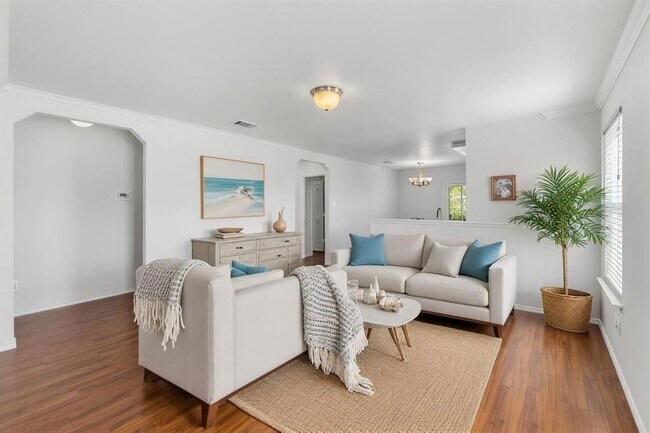 Foto del edificio - 12401 Drummond Dr