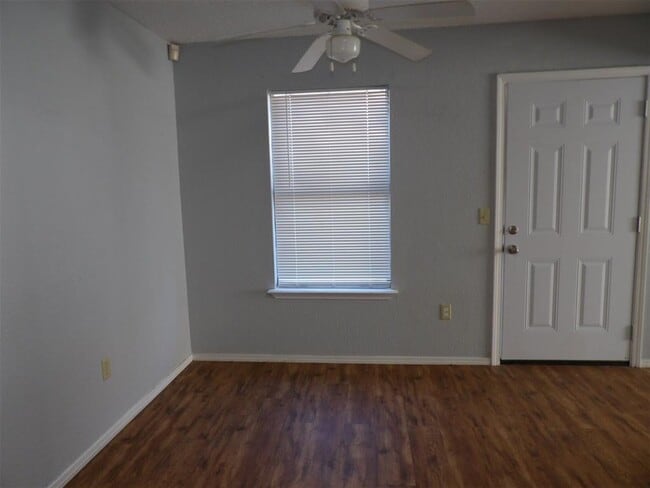 Building Photo - 223 Brad St