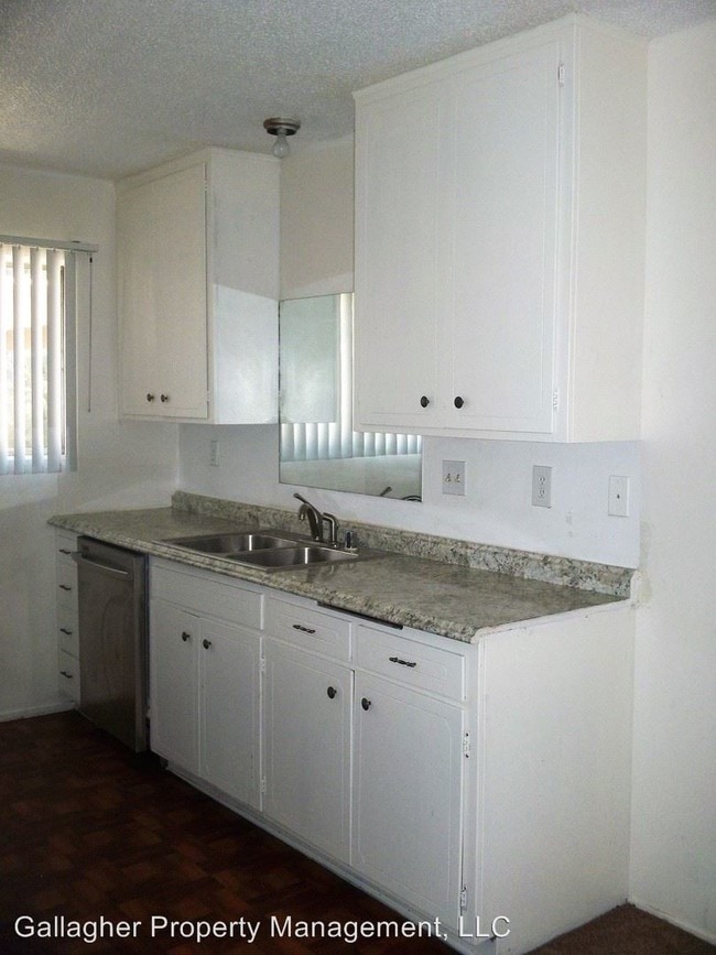 Building Photo - 2406 Calle Real