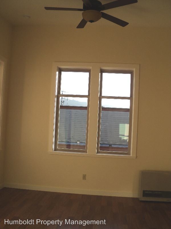 Building Photo - 565 H St