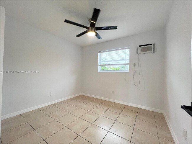 Foto del edificio - 5990 NE 4th Ct