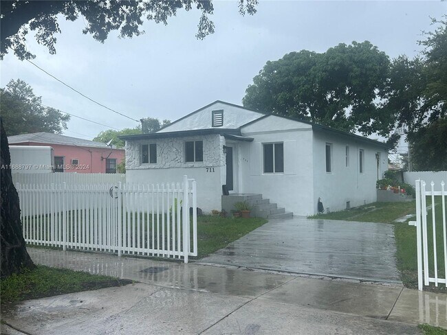 Foto del edificio - 711 NW 55th St