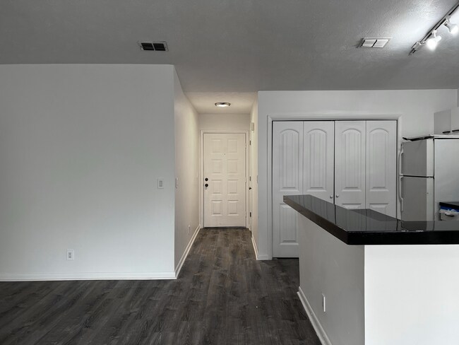 Foto del edificio - 6801 Willowbrook Dr