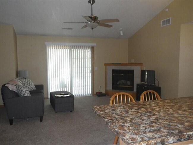 Foto del edificio - $1,125 | 2 Bedroom, 1 Bathroom Condo | No ...