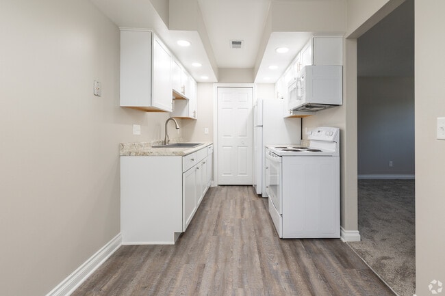 Kitchen - Lake View Shores Apartments
