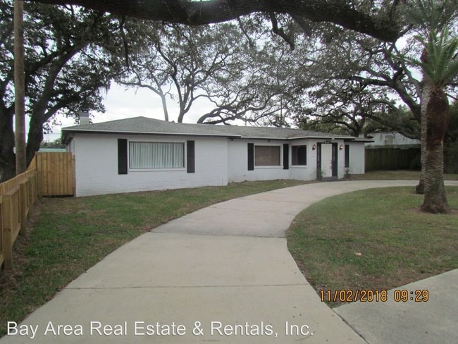Building Photo - 3 br, 2 bath House - 8745 Overlook Dr