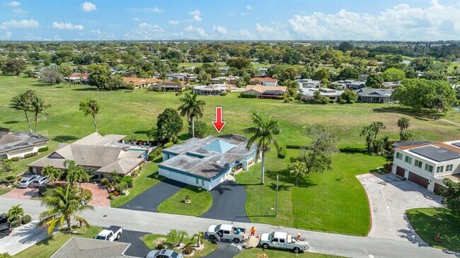 Foto del edificio - 5100 Yellow Pine Ln