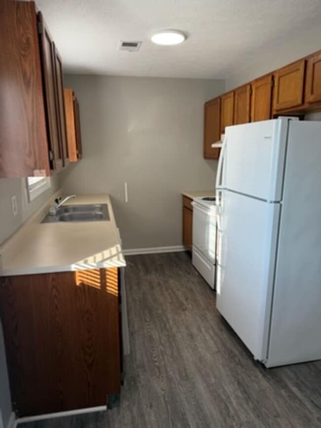 Building Photo - 175 S Killarney Ln