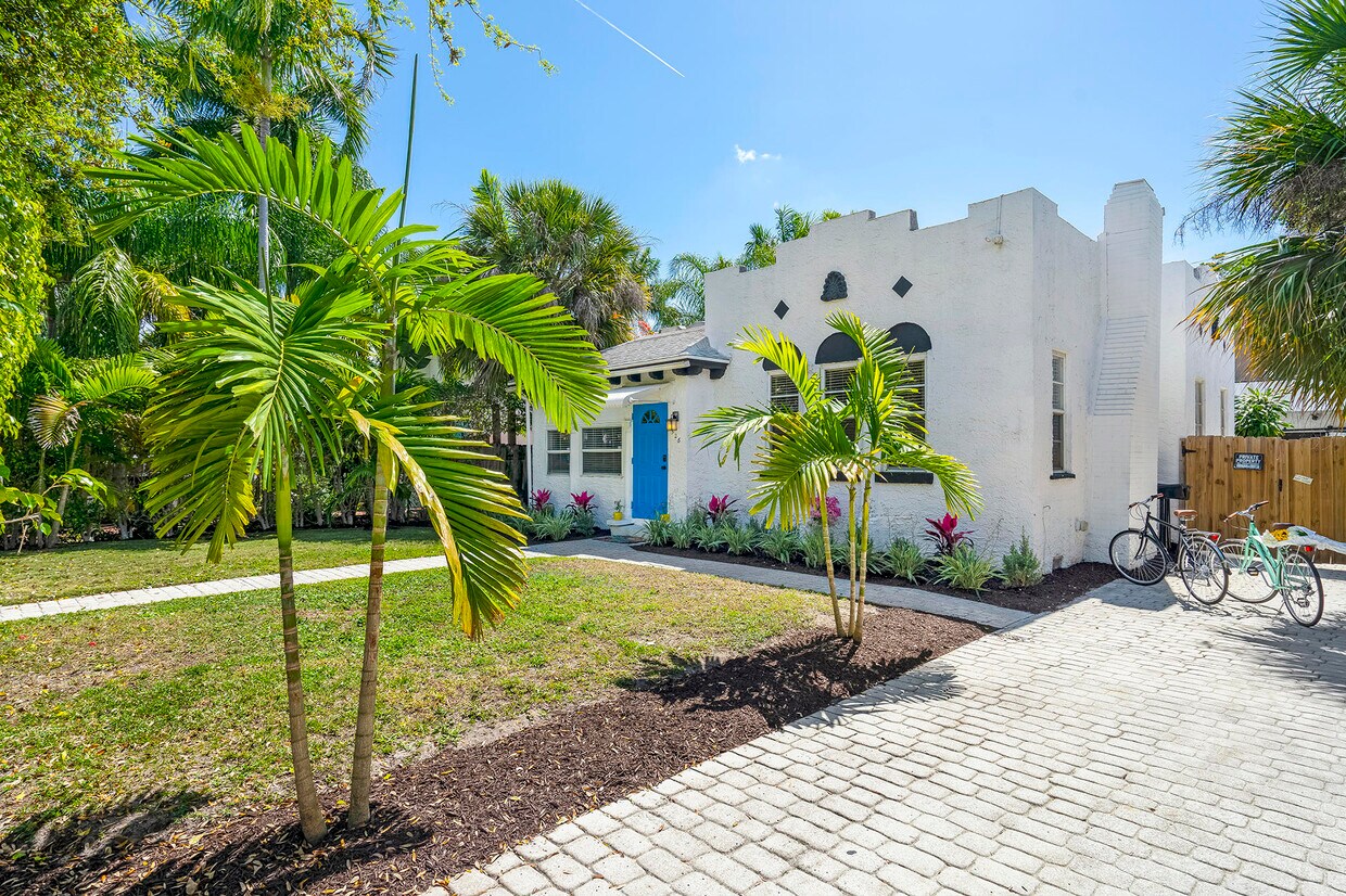 Primary Photo - 326 Barcelona Rd