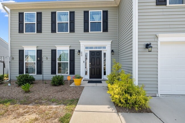 Building Photo - 230 Rosewood Ln