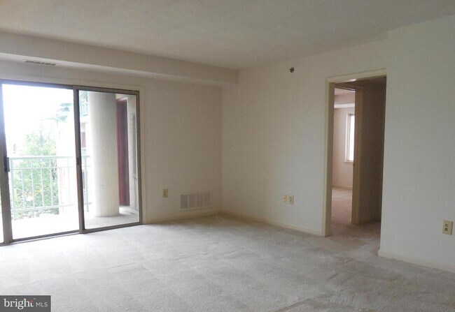 Building Photo - 545 E Braddock Rd