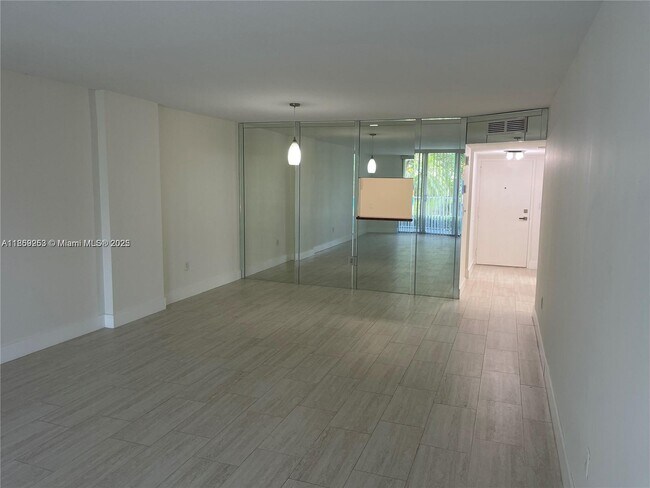 Foto del edificio - 2851 NE 183rd St