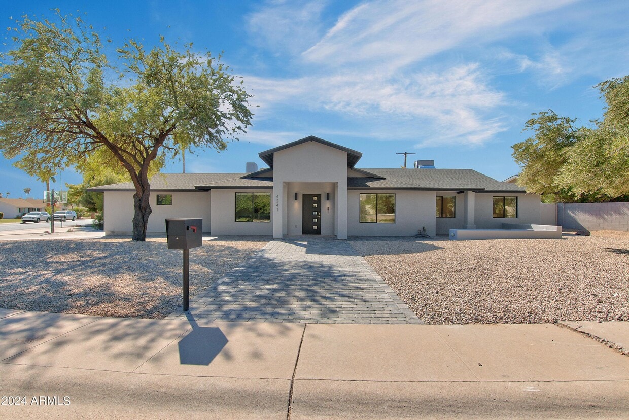 Primary Photo - 4241 E Calle Tuberia