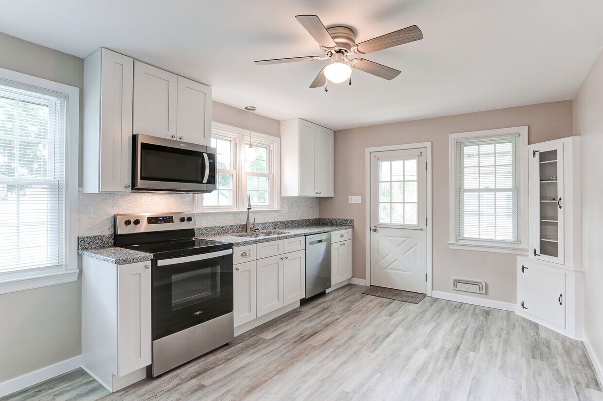 Primary Photo - Charming 4 Bedroom Home in Elizabethtown